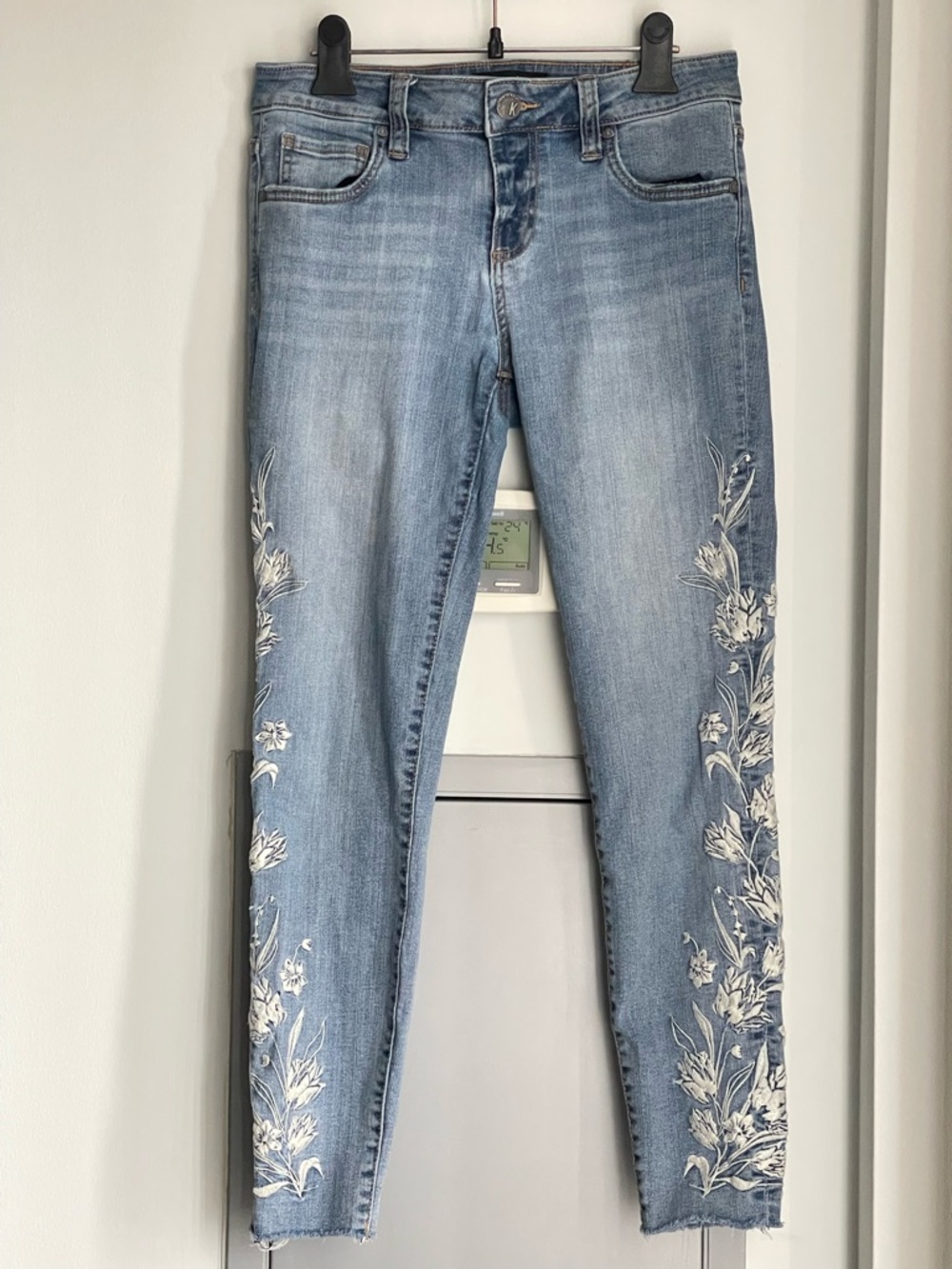 KUT FROM THE KLOTH Connie Ankle Skinny - Light Blue Floral Embroidered